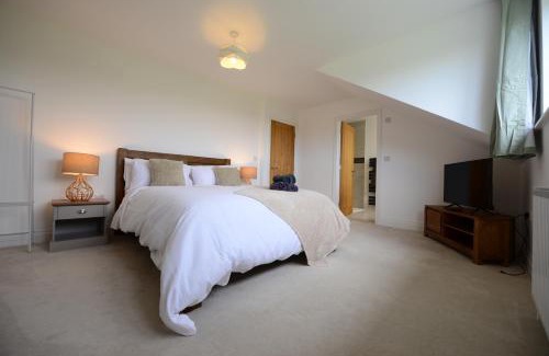Woodfalls Casa | Rollestone New Forest (HOT TUB)