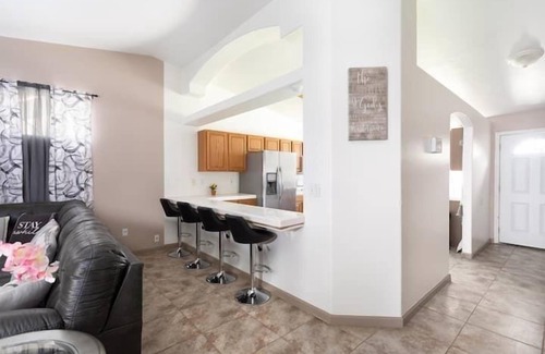 Greenacres Casa | Rollingbay · Luxurious 4BR Getaway with Pool Table & 70” TV