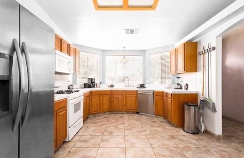 Greenacres Casa | Rollingbay · Luxurious 4BR Getaway with Pool Table & 70” TV