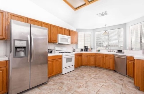Greenacres Casa | Rollingbay · Luxurious 4BR Getaway with Pool Table & 70” TV