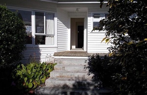 Turangi Casa | Romahapa - Turangi Holiday Home