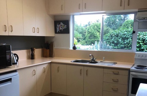 Turangi Casa | Romahapa - Turangi Holiday Home