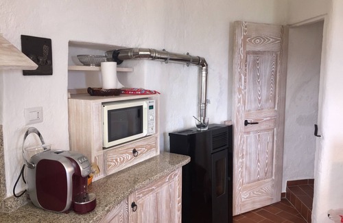 Capo Testa Apartamento | Romántica torre de la Edad Media en la costa de Cerdeña