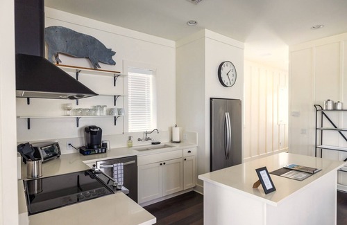 Lake Alfred Cabaña | ¡Elegante casa de 1 dormitorio con vista al lago Alfred!