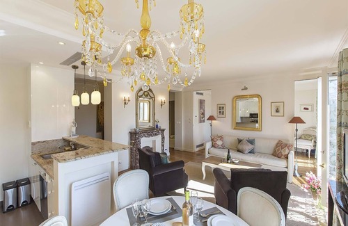 Quartier du Gros-Caillou Apartamento | ¡REBAJA! Enamórate: 2 camas con vista Eiffel de invierno en Foodie Heaven Location