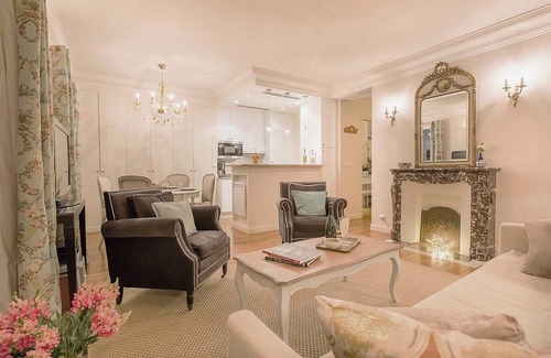 Quartier du Gros-Caillou Apartamento | ¡REBAJA! Enamórate: 2 camas con vista Eiffel de invierno en Foodie Heaven Location