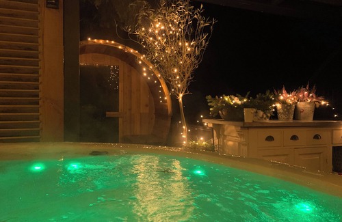 Den Ham Apartamento | Romantic 2-bedroom appartement with private hottub sauna and gamesroom