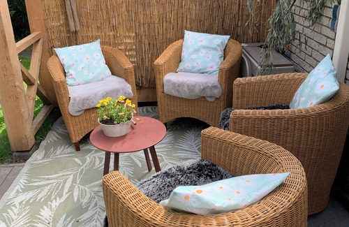 Den Ham Apartamento | Romantic 2-bedroom appartement with private hottub sauna and gamesroom