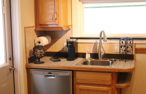 Asheville Casa | Romántico, a 8 km del centro de Asheville, privado, bañera de hidromasaje, chimenea, cercado