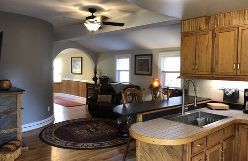 Asheville Casa | Romántico, a 8 km del centro de Asheville, privado, bañera de hidromasaje, chimenea, cercado