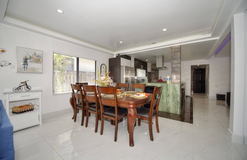 Shasta-Hanchett Park Casa | Romantic 5bd/3ba Single Family House, Central Silicon Valley!