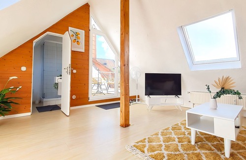 Annweiler am Trifels Apartamento | Romantic-apartment mit Dachterrasse & Lounge, Waldblick, 80m²