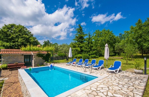 Presika Villa | Villa romántica y familiar con piscina, a minutos de la playa.