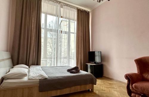 Lviv City Center Apartamento | ROMANTIC Apartments - with balcony