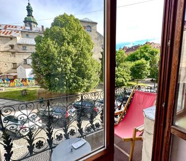 Lviv City Center Apartamento | ROMANTIC Apartments - with balcony