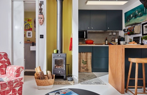 Langton Green Apartamento | Romantic artist studio with hot tub, fire pit, hiking trails in woodland setting