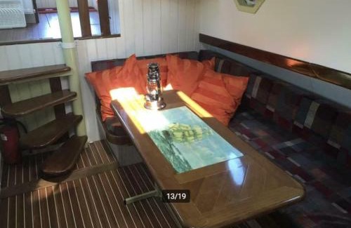 Canal Ring Casa | Romantic Boat in the Heart of Amsterdam