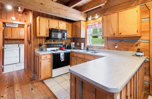 Vesta Cabina | Romantic Cabin Getaway - Fast Wi-Fi - Pet-Friendly