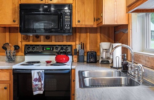 Vesta Cabina | Romantic Cabin Getaway - Fast Wi-Fi - Pet-Friendly