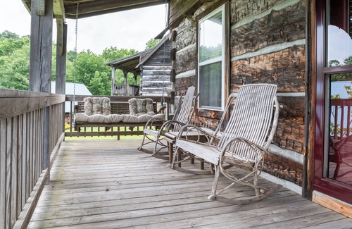 Vesta Cabina | Romantic Cabin Getaway - Fast Wi-Fi - Pet-Friendly