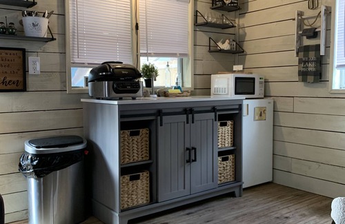 Canyon Lake Cabina | Romantic Cabin: Hot Tub, 🦮 2m Whitewater, Concierge