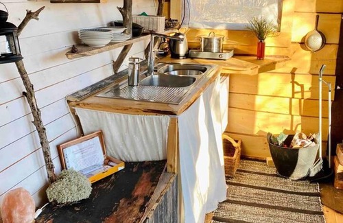 Stjarnsund Casa | Romantic Cabin Right on the Lake With Fire Place