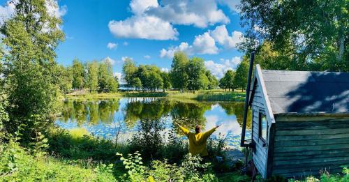 Stjarnsund Casa | Romantic Cabin right on the lake with fire place