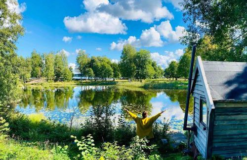 Stjarnsund Casa | Romantic Cabin right on the lake with fire place