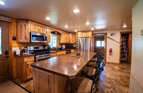 Ferryville Cabina | Romantic Cabin: Secluded Woods, Hot Tub, and Privacy in the Driftless Region.