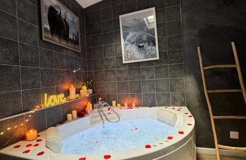 Saint-Maurice Apartamento | ❤️‍🔥 Romantic chalet/Private hot tub/Cinema screen/10 min center ❤️‍🔥