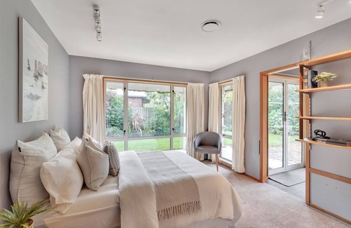 Halswell Casa | Romantic Classic and Sweet Holiday House