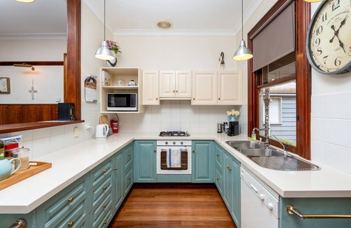 Eagle Heights Cabaña | Romantic Cottage 250m to Gallery Walk