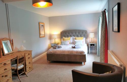 Llanfyrnach Casa | Romantic Cottage with Private Hot Tub
