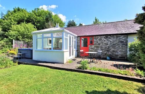 Llanfyrnach Casa | Romantic Cottage with Private Hot Tub
