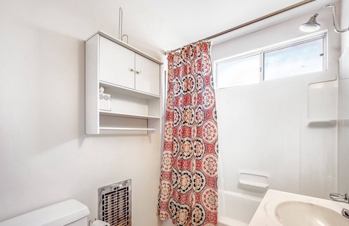 Sugarloaf Cabaña | Romantic Cottage with Dog-Friendly Yard - Internet, Fireplace, Snowbird-Friendly
