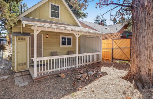 Sugarloaf Cabaña | Romantic Cottage with Dog-Friendly Yard - Internet, Fireplace, Snowbird-Friendly