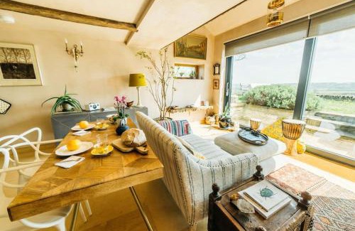 Cold Ashton Casa | Romantic Country Annex With Views - 10 min to Bath