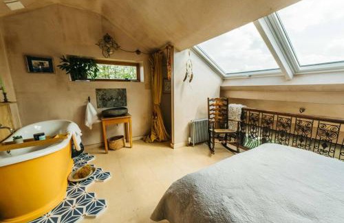 Cold Ashton Casa | Romantic Country Annex With Views - 10 min to Bath