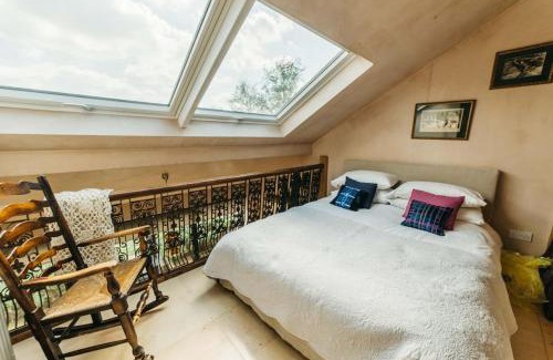 Cold Ashton Casa | Romantic Country Annex With Views - 10 min to Bath