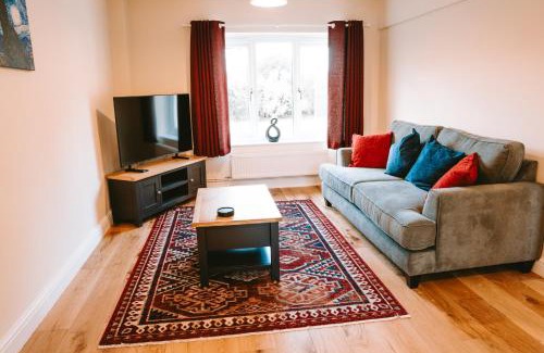 Bromham Casa | Romantic Country Cottage with Private Hot Tub