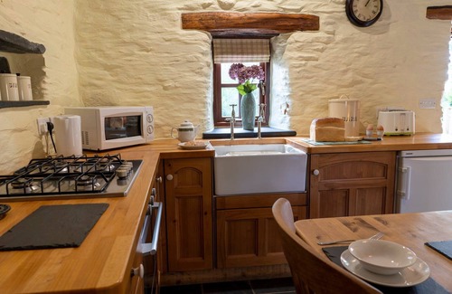 Crymych Casa | Romantic dog friendly 1-bedroom cottage in Pembrokeshire countryside