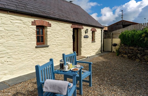 Crymych Casa | Romantic dog friendly 1-bedroom cottage in Pembrokeshire countryside
