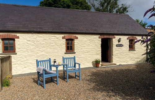 Crymych Casa | Romantic dog friendly 1-bedroom cottage in Pembrokeshire countryside