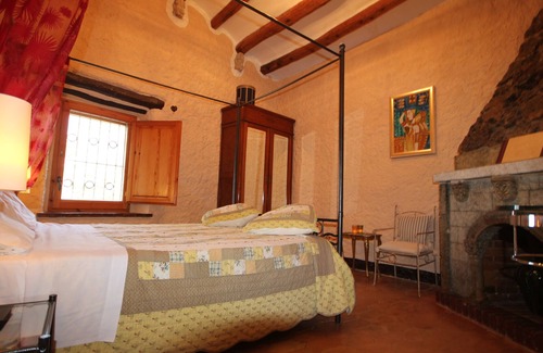 Can Coral Cama Y Desayuno | Romántica habitación doble, desayuno incluido en el Penedés cerca Mediterráneos