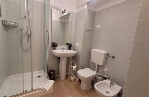 San Giovanni Cama Y Desayuno | RomAntic Dreams: Double Room with Private Bathroom