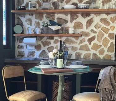 Valencia Apartamento | Romantic Eco Sanctuary Off-Grid Mountain Retreat