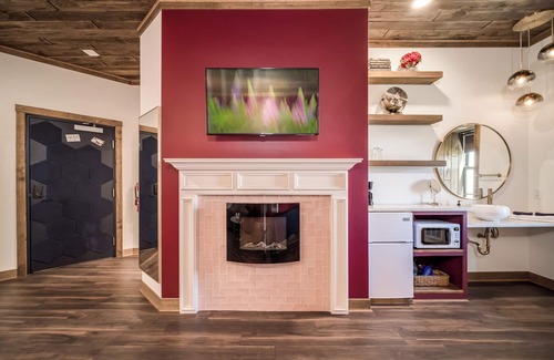 Prescott Hotel | Intimate Getaway Steps from the River