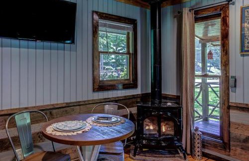 Sugar Grove Casa | Romantic Farm-Stay Cabin with Petting Zoo & Hot Tub near Boone, NC