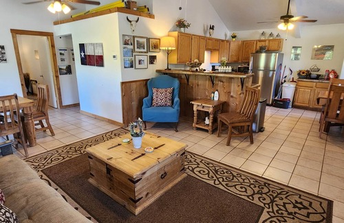 Leakey Casa | Romantic Frio Getaway