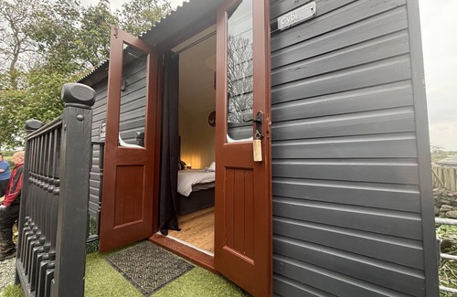 Dwyran Apartamento | Cabaña del Pastor-De Lujo-Baño con ducha-Vista al Jardín-Cybi